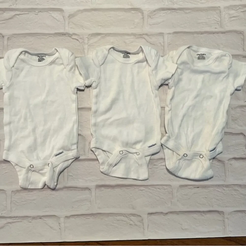 Newborn to 3M Baby Girl Gerber's Carter's Lot of 9 Clothes